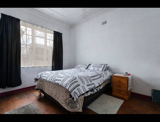 3 BEDROOM FREEHOLD FOR SALE IN REGENTS PARK